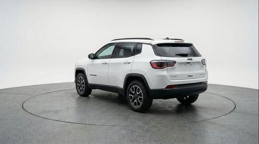 Bright White Clearcoat 2025 Jeep Compass Trailhawk