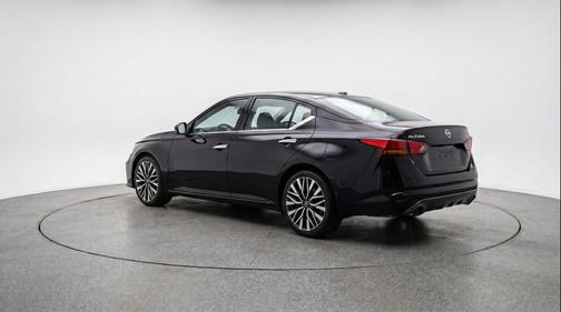 Super Black 2025 Nissan Altima SV FWD