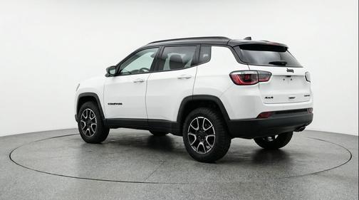 Bright White Clearcoat 2025 Jeep Compass Trailhawk