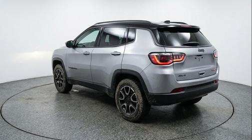 Silver Zynith Metallic Clearcoat 2025 Jeep Compass Trailhawk