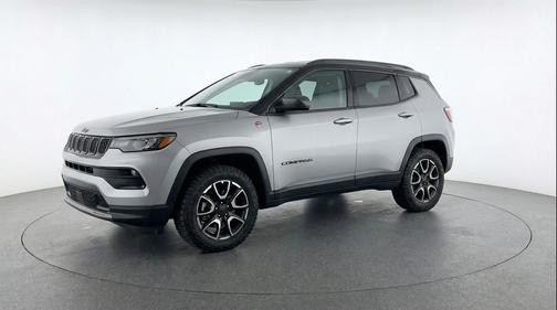 Silver Zynith Metallic Clearcoat 2025 Jeep Compass Trailhawk