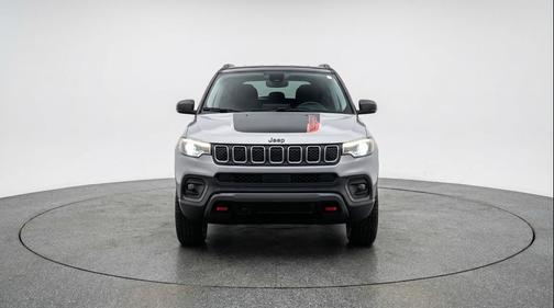 Silver Zynith Metallic Clearcoat 2025 Jeep Compass Trailhawk
