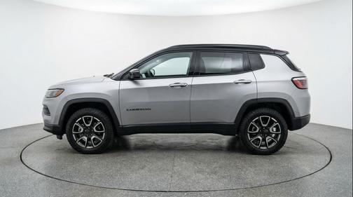 Silver Zynith Metallic Clearcoat 2025 Jeep Compass Trailhawk