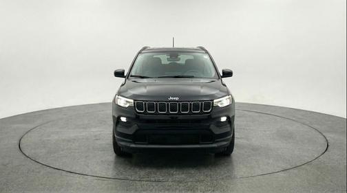 Diamond Black Crystal Pearlcoat 2025 Jeep Compass Latitude