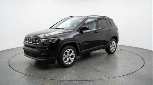 Diamond Black Crystal Pearlcoat 2025 Jeep Compass Latitude