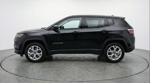 Diamond Black Crystal Pearlcoat 2025 Jeep Compass Latitude
