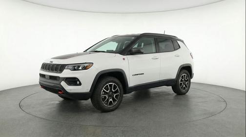 Bright White Clearcoat 2025 Jeep Compass Trailhawk