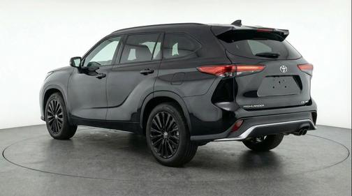 Midnight Black Metallic 2025 Toyota Highlander LE