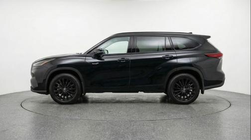 Midnight Black Metallic 2025 Toyota Highlander LE