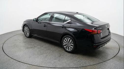 Super Black 2025 Nissan Altima SV FWD