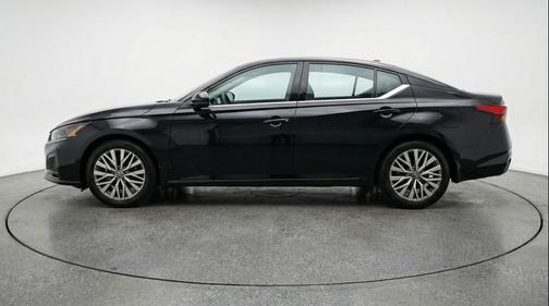 Super Black 2025 Nissan Altima SV FWD
