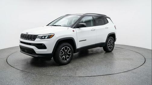 Bright White Clearcoat 2025 Jeep Compass Trailhawk