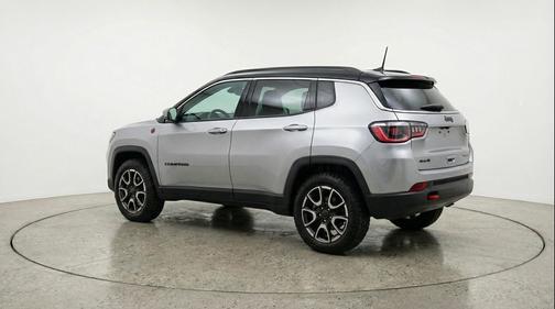 Silver Zynith Metallic Clearcoat 2025 Jeep Compass Trailhawk