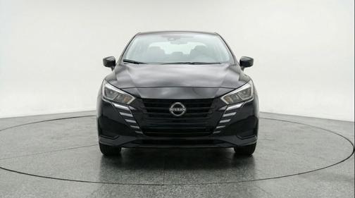 Super Black 2025 Nissan Versa 1.6 SV
