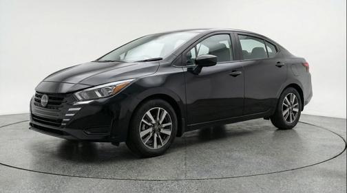 Super Black 2025 Nissan Versa 1.6 SV