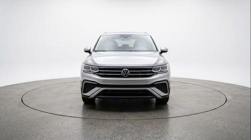 Platinum Gray Metallic 2026 Volkswagen Tiguan 2.0T SE