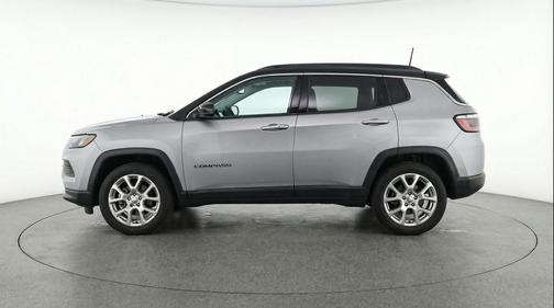 Silver Zynith Metallic Clearcoat 2025 Jeep Compass Limited