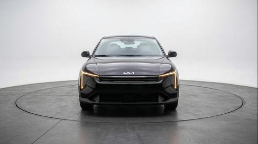 Aurora Black Pearl 2025 Kia K4 LXS