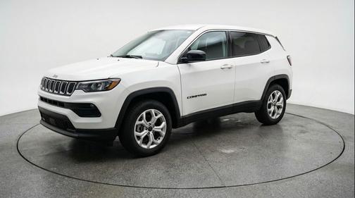 Bright White Clearcoat 2025 Jeep Compass Latitude