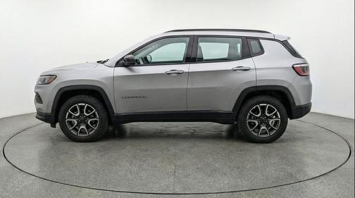 Silver Zynith Metallic Clearcoat 2025 Jeep Compass Trailhawk