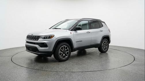Silver Zynith Metallic Clearcoat 2025 Jeep Compass Trailhawk