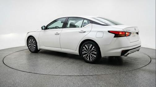 Glacier White 2025 Nissan Altima SV FWD