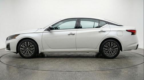 Glacier White 2025 Nissan Altima SV FWD