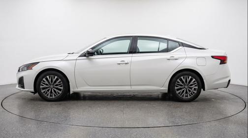 Glacier White 2026 Nissan Altima SV FWD
