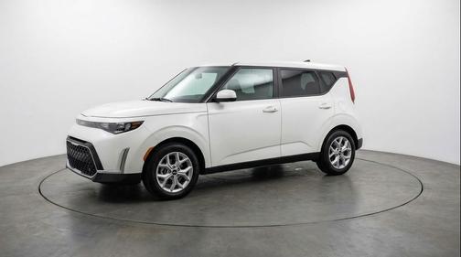 Snow White Pearl 2025 Kia Soul LX