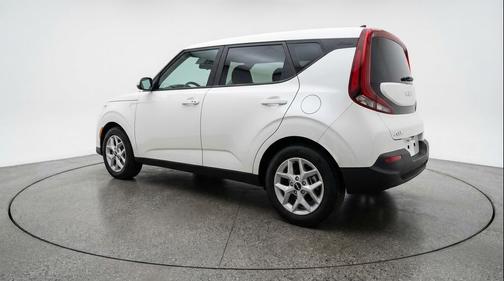 Snow White Pearl 2025 Kia Soul LX