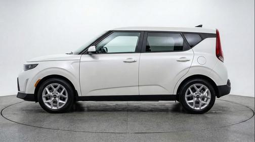 Snow White Pearl 2025 Kia Soul LX