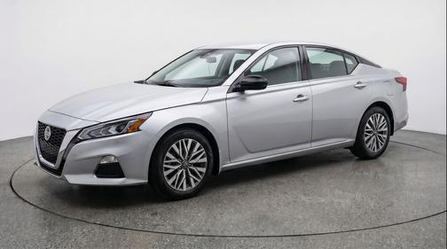 Brilliant Silver Metallic 2026 Nissan Altima SV FWD