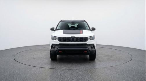 Bright White Clearcoat 2025 Jeep Compass Trailhawk