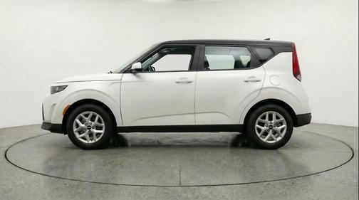 Snow White Pearl 2025 Kia Soul LX