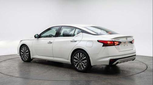 Glacier White 2025 Nissan Altima SV FWD