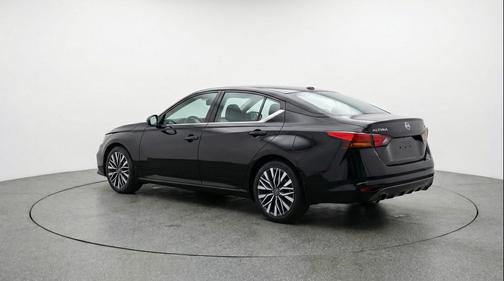 Super Black 2025 Nissan Altima SV FWD