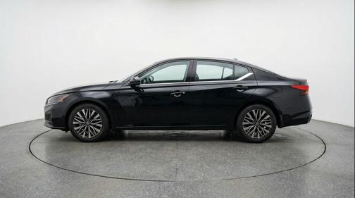 Super Black 2025 Nissan Altima SV FWD