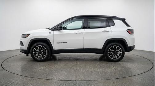 Bright White Clearcoat 2025 Jeep Compass Trailhawk