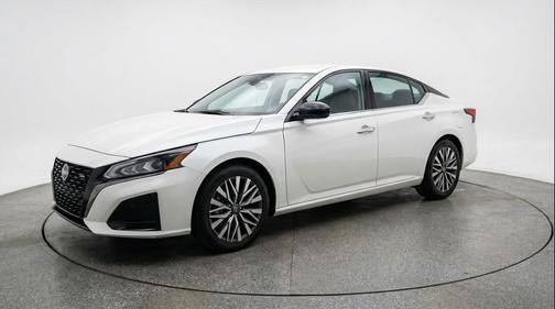 2025 Nissan Altima SV FWD