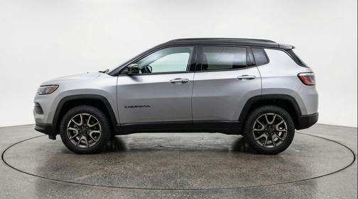 Silver Zynith Metallic Clearcoat 2025 Jeep Compass Trailhawk