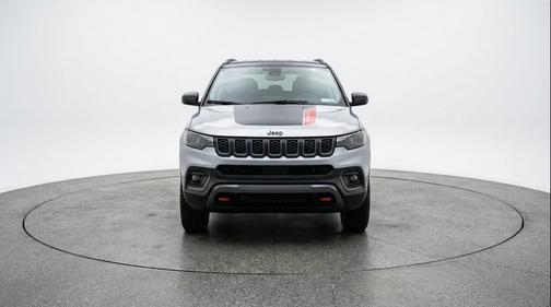 Silver Zynith Metallic Clearcoat 2025 Jeep Compass Trailhawk