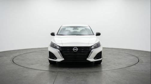 Pearl White Tricoat 2025 Nissan Altima SV FWD