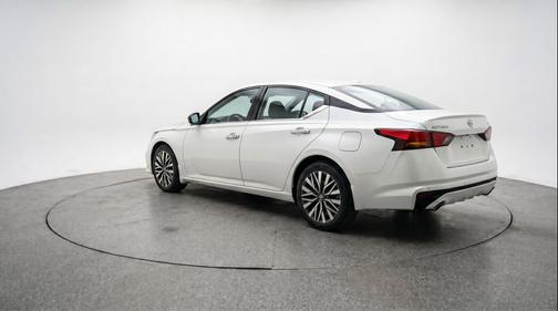 Pearl White Tricoat 2025 Nissan Altima SV FWD