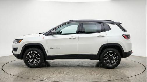Bright White Clearcoat 2025 Jeep Compass Trailhawk