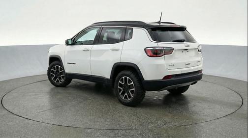 Bright White Clearcoat 2025 Jeep Compass Trailhawk
