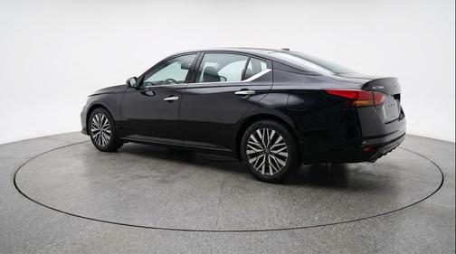 Super Black 2025 Nissan Altima SV FWD