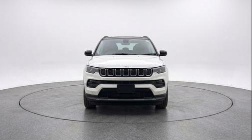 Bright White Clearcoat 2025 Jeep Compass Latitude