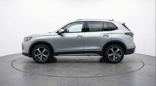 pyrite silver metallic 2026 Volkswagen Tiguan 2.0T SE