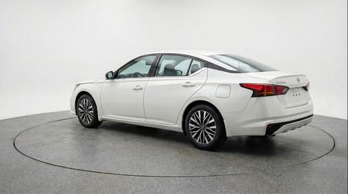 Glacier White 2026 Nissan Altima SV FWD