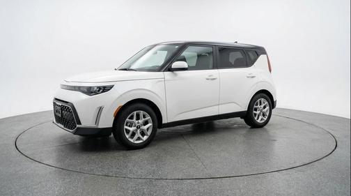 Snow White Pearl 2025 Kia Soul LX